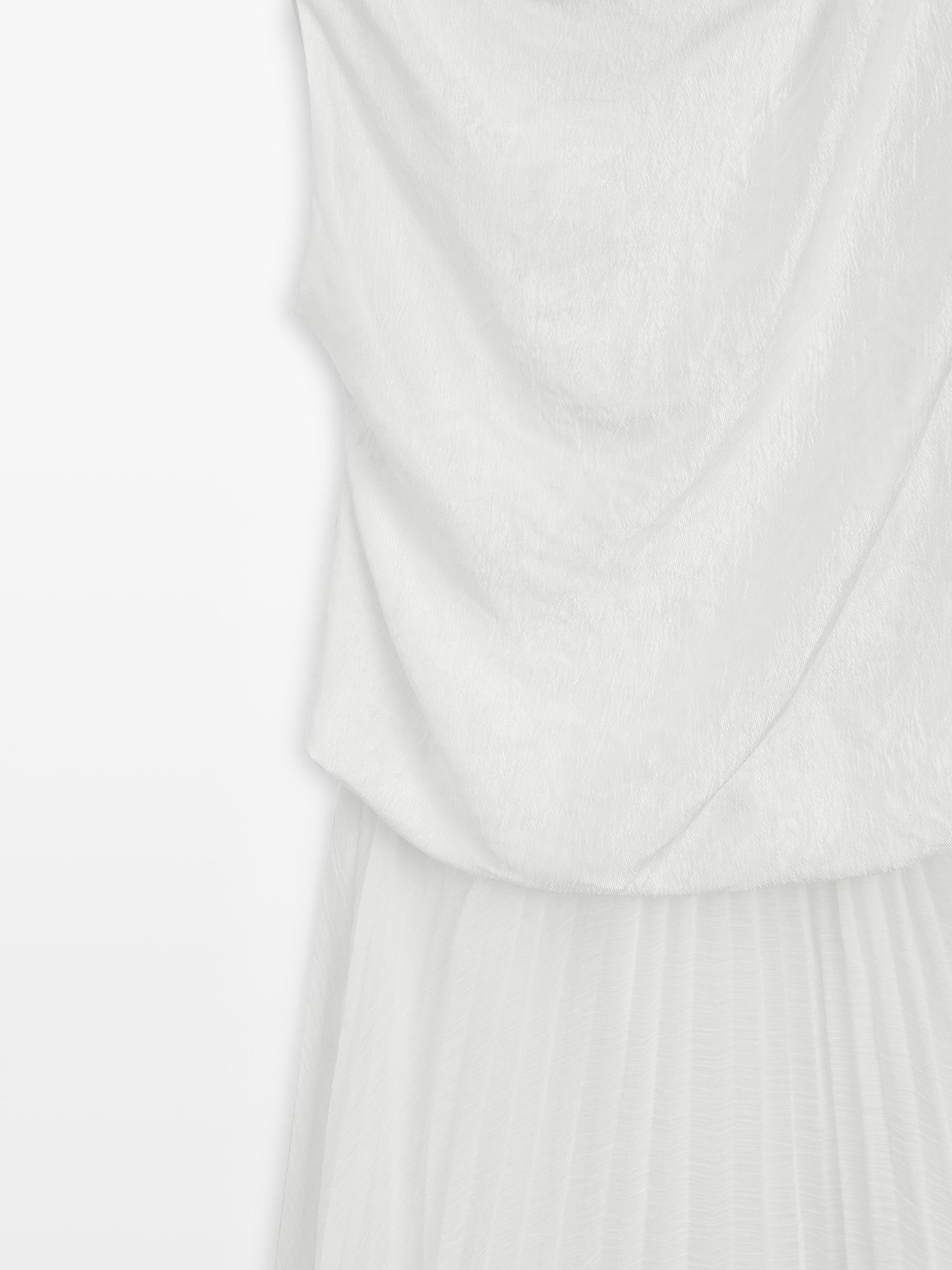 Long matching dress with pleated detail